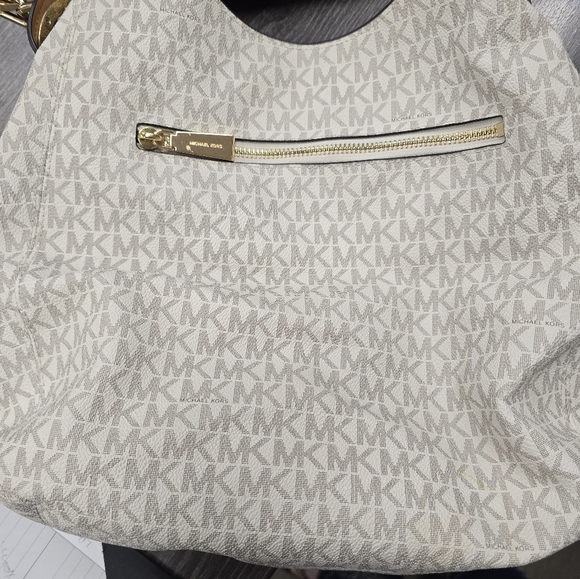 Michael kors purse...in like new condition - Picture 2 of 5